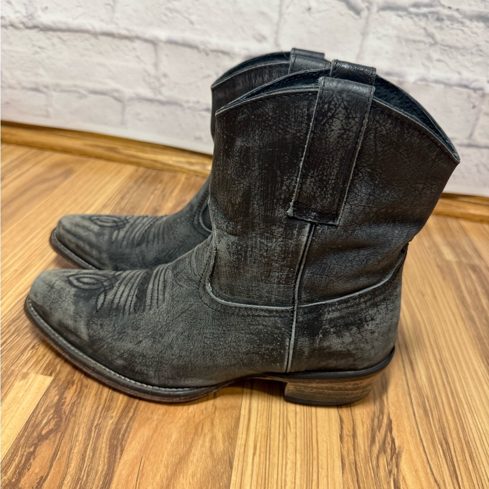 Roper Women’s Black Leather Cowboy Boots, 7.5